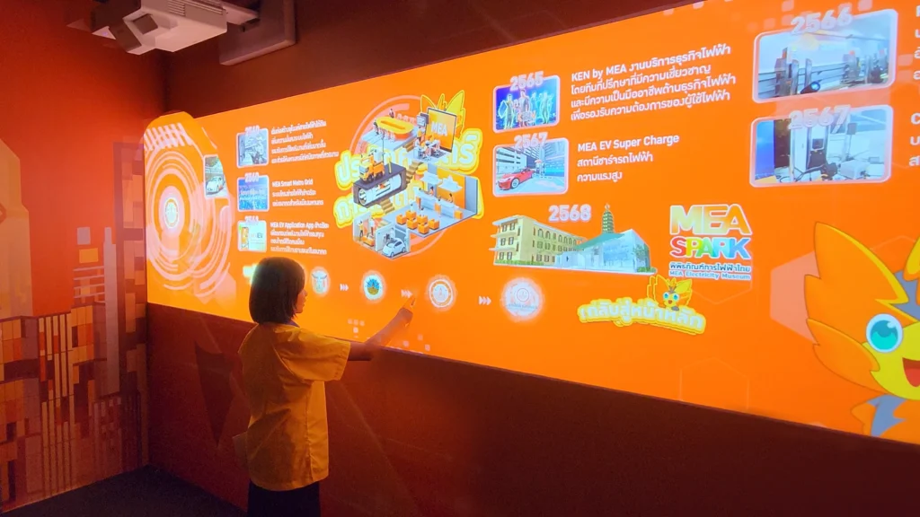 Interactive Wall ผนังสุดล้ำ สัมผัสได้ พร้อมภาพเคลื่อนไหว สำหรับทุกอีเวนต์ 1 person touch interactive wall projector